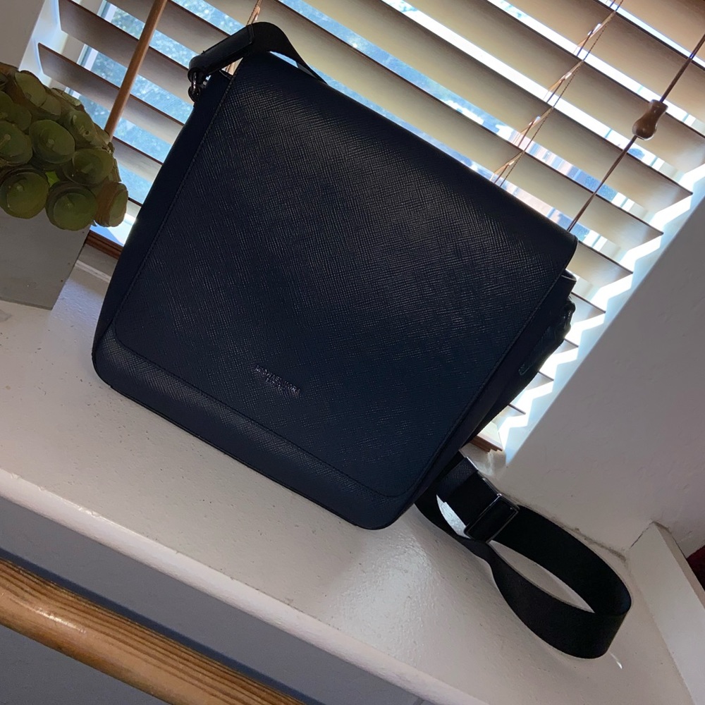 Michael Kors Messenger Bag - Picture 2 of 16